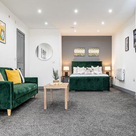 Rnm - Upgraded Business Stay For Travelling Contractors, All Amenities, Private Access Entire Place, Kitchen & Washroom, Smart Tv, Easy Access, Parking Nearby Cradley Heath Exteriör bild