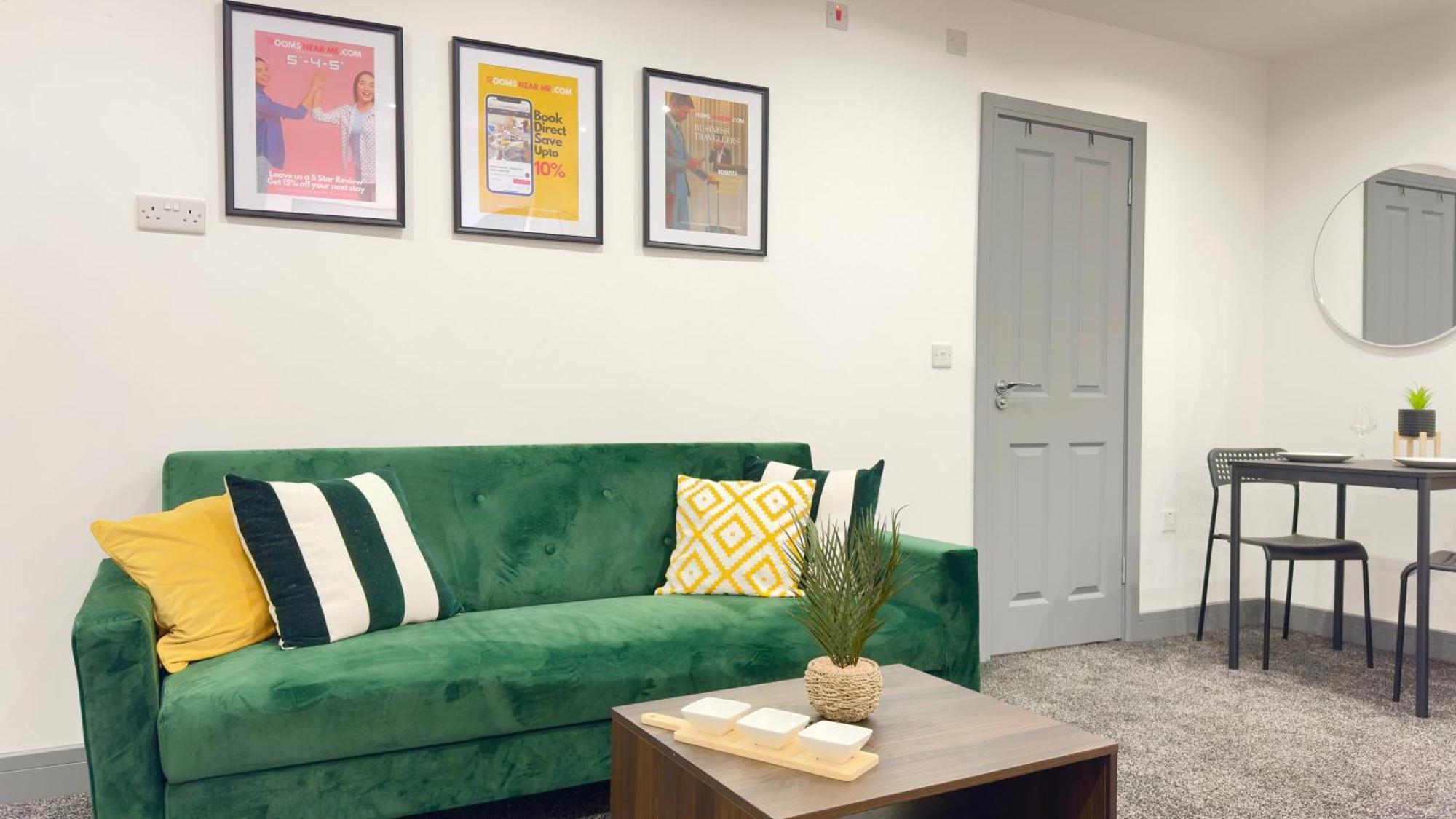 Rnm - Upgraded Business Stay For Travelling Contractors, All Amenities, Private Access Entire Place, Kitchen & Washroom, Smart Tv, Easy Access, Parking Nearby Cradley Heath Exteriör bild