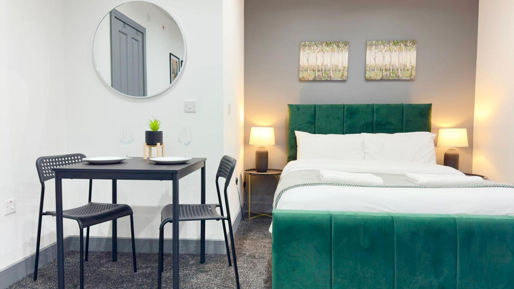 Rnm - Upgraded Business Stay For Travelling Contractors, All Amenities, Private Access Entire Place, Kitchen & Washroom, Smart Tv, Easy Access, Parking Nearby Cradley Heath Exteriör bild