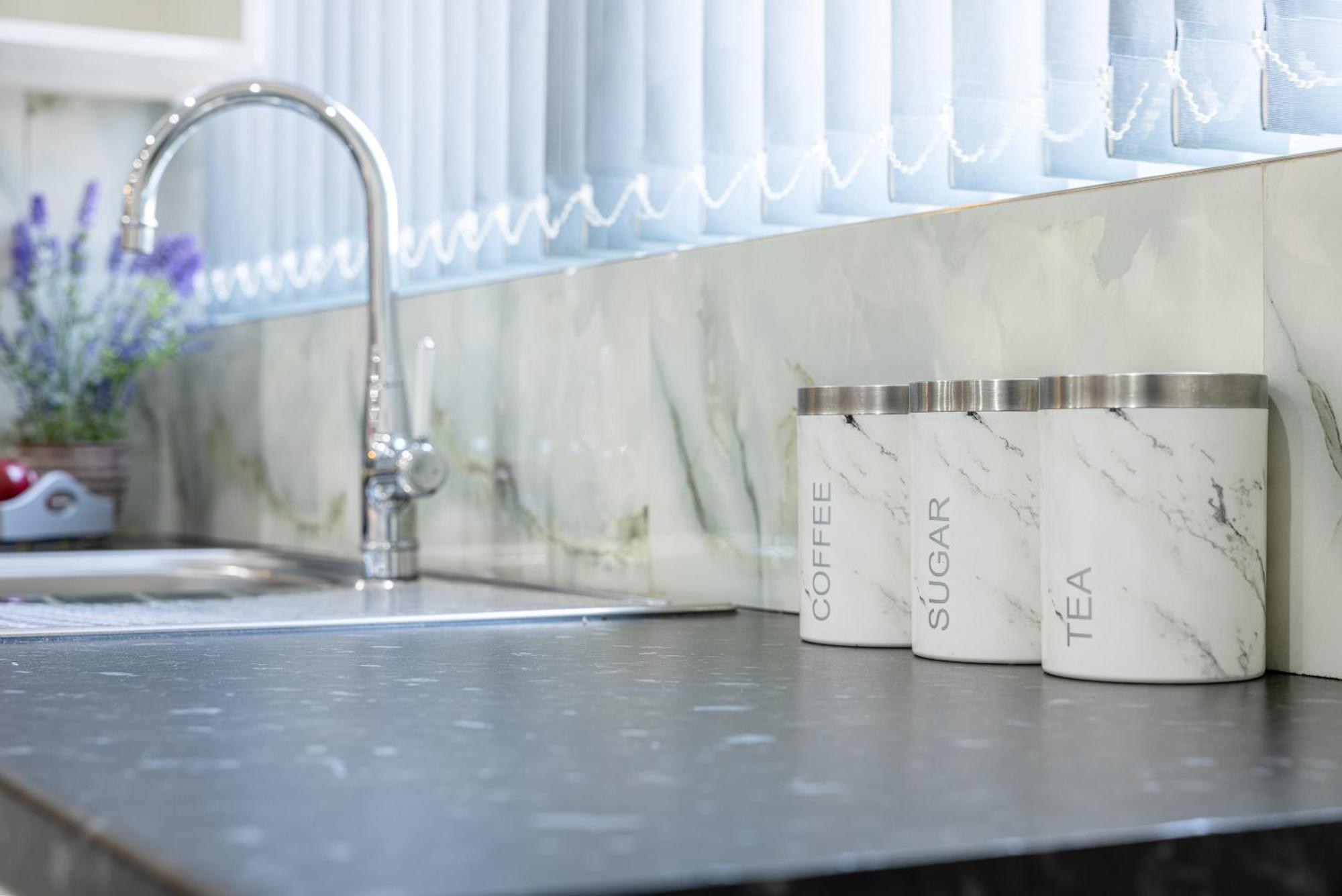 Rnm - Upgraded Business Stay For Travelling Contractors, All Amenities, Private Access Entire Place, Kitchen & Washroom, Smart Tv, Easy Access, Parking Nearby Cradley Heath Exteriör bild