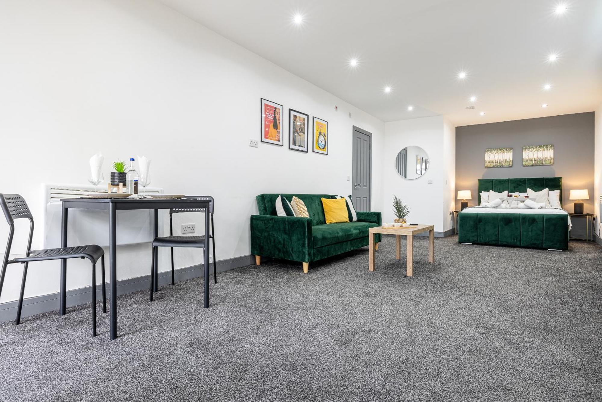 Rnm - Upgraded Business Stay For Travelling Contractors, All Amenities, Private Access Entire Place, Kitchen & Washroom, Smart Tv, Easy Access, Parking Nearby Cradley Heath Exteriör bild