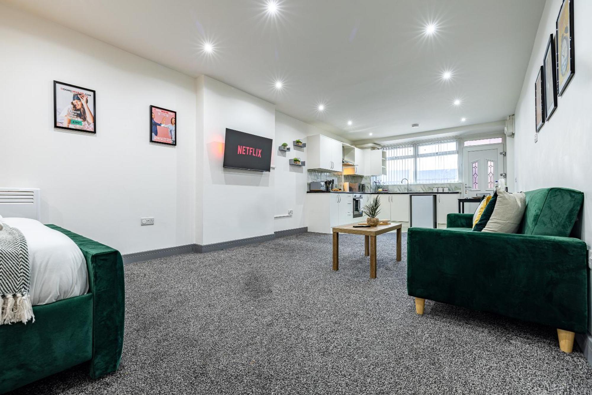 Rnm - Upgraded Business Stay For Travelling Contractors, All Amenities, Private Access Entire Place, Kitchen & Washroom, Smart Tv, Easy Access, Parking Nearby Cradley Heath Exteriör bild