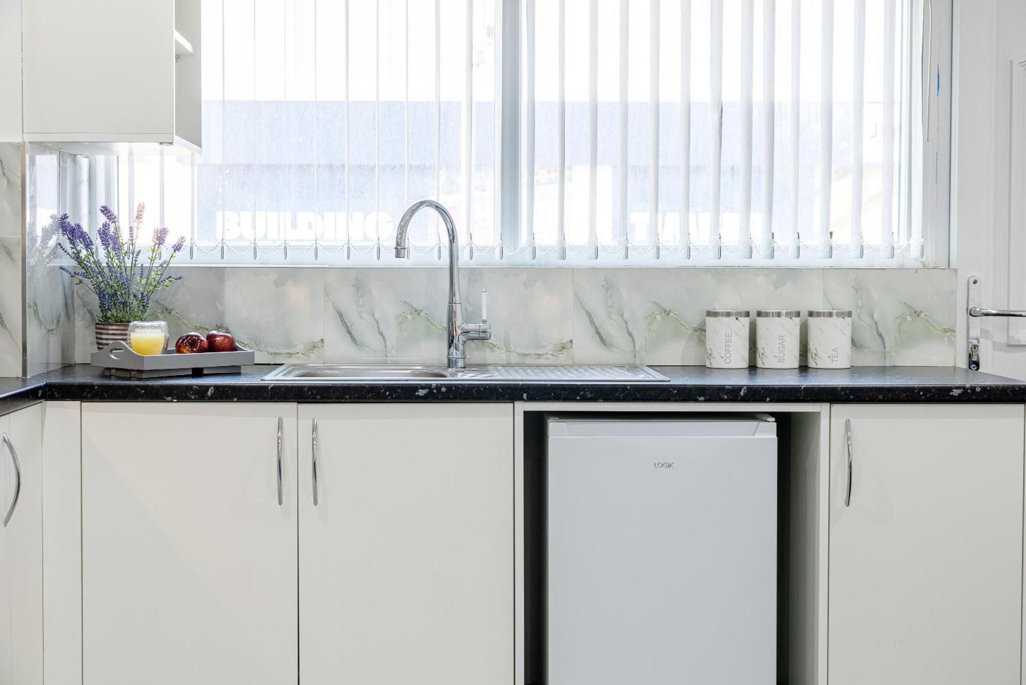 Rnm - Upgraded Business Stay For Travelling Contractors, All Amenities, Private Access Entire Place, Kitchen & Washroom, Smart Tv, Easy Access, Parking Nearby Cradley Heath Exteriör bild