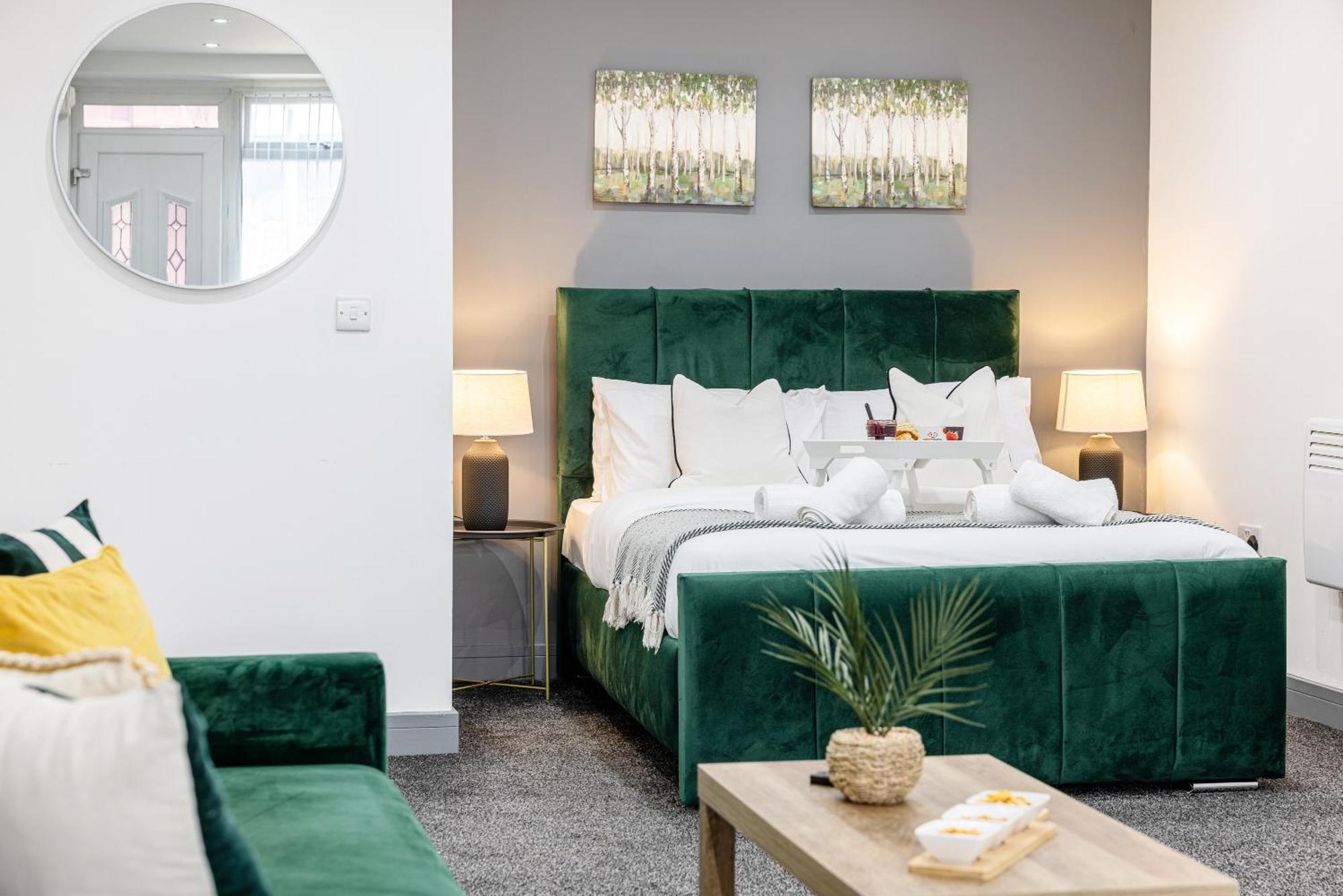Rnm - Upgraded Business Stay For Travelling Contractors, All Amenities, Private Access Entire Place, Kitchen & Washroom, Smart Tv, Easy Access, Parking Nearby Cradley Heath Exteriör bild
