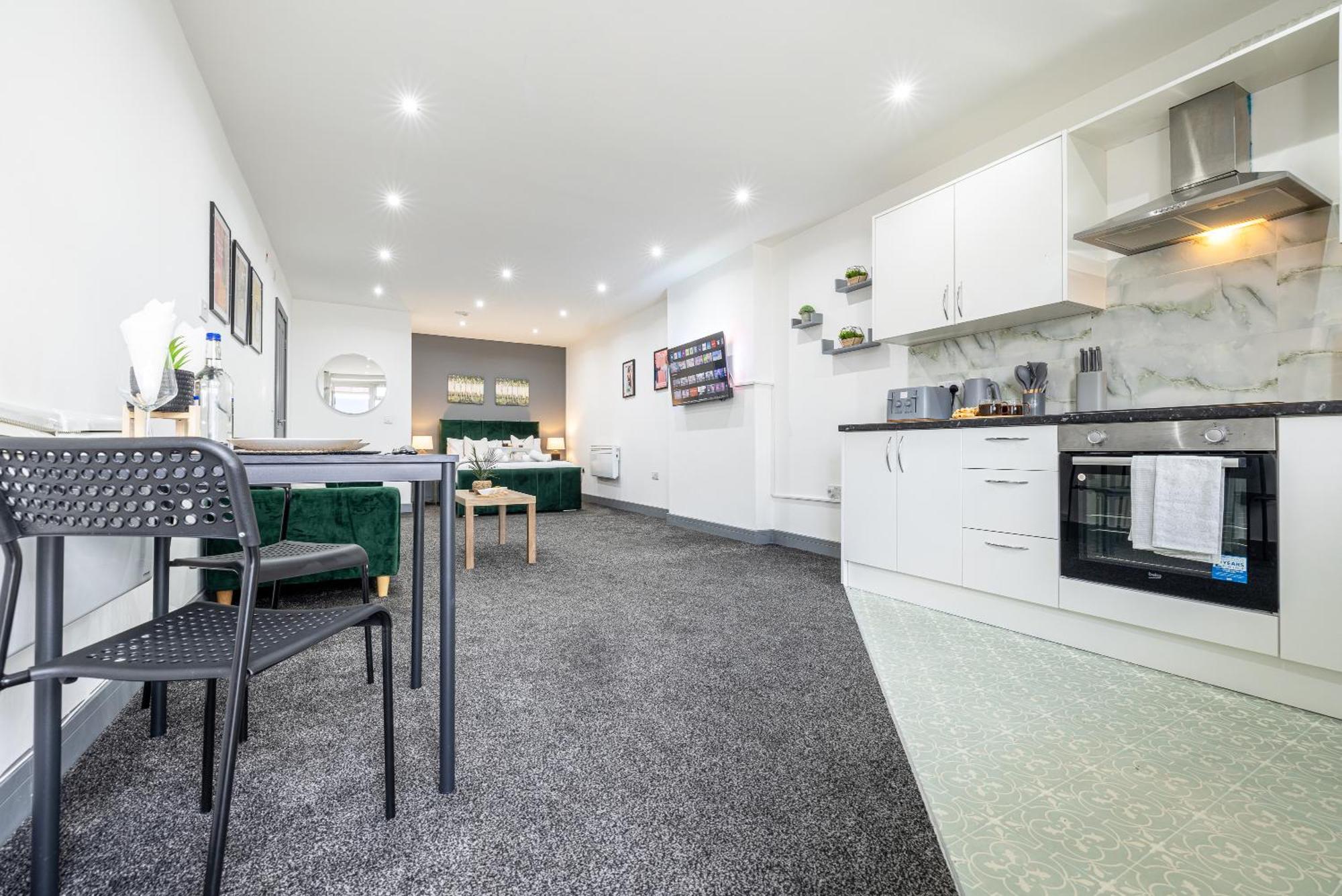 Rnm - Upgraded Business Stay For Travelling Contractors, All Amenities, Private Access Entire Place, Kitchen & Washroom, Smart Tv, Easy Access, Parking Nearby Cradley Heath Exteriör bild