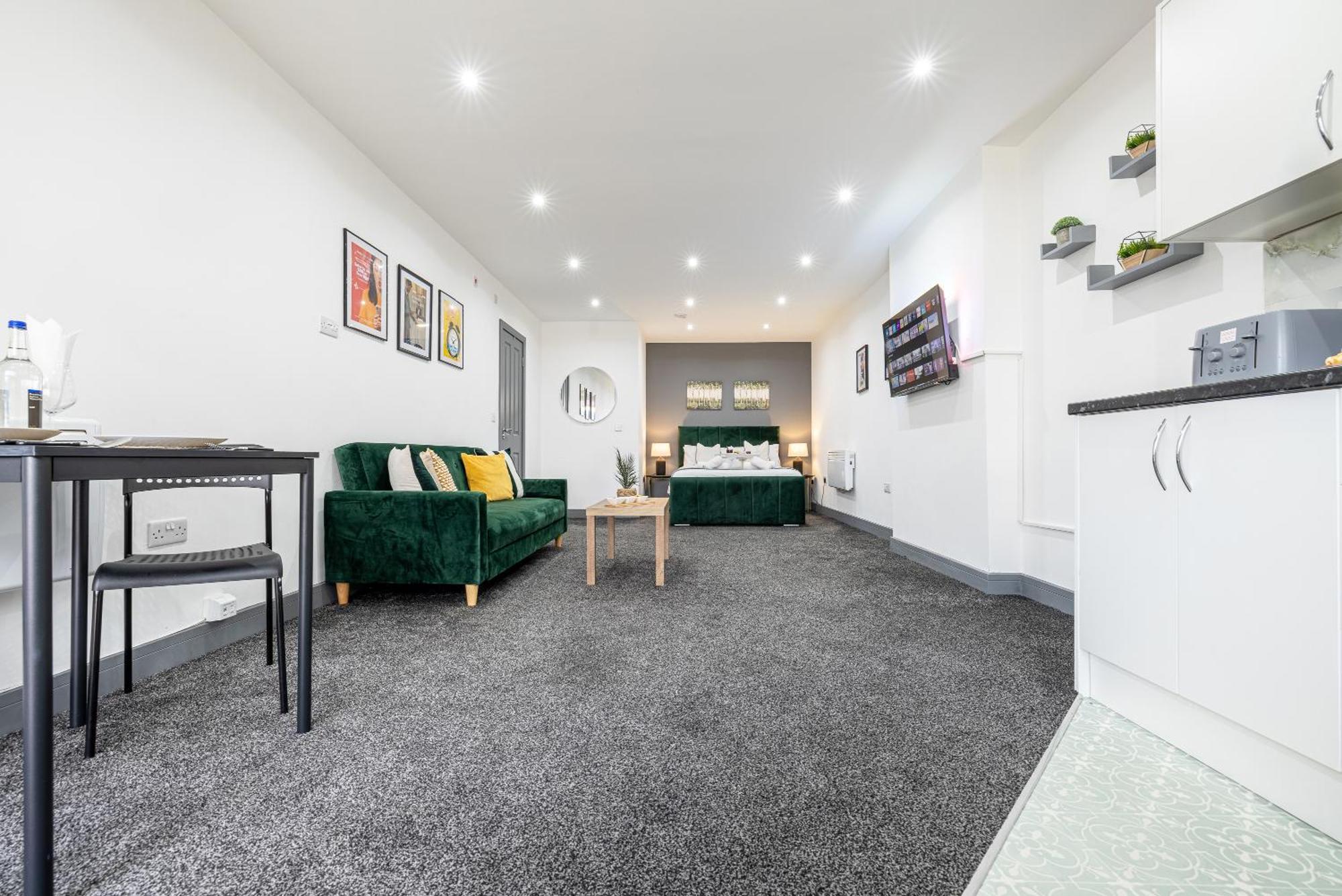 Rnm - Upgraded Business Stay For Travelling Contractors, All Amenities, Private Access Entire Place, Kitchen & Washroom, Smart Tv, Easy Access, Parking Nearby Cradley Heath Exteriör bild