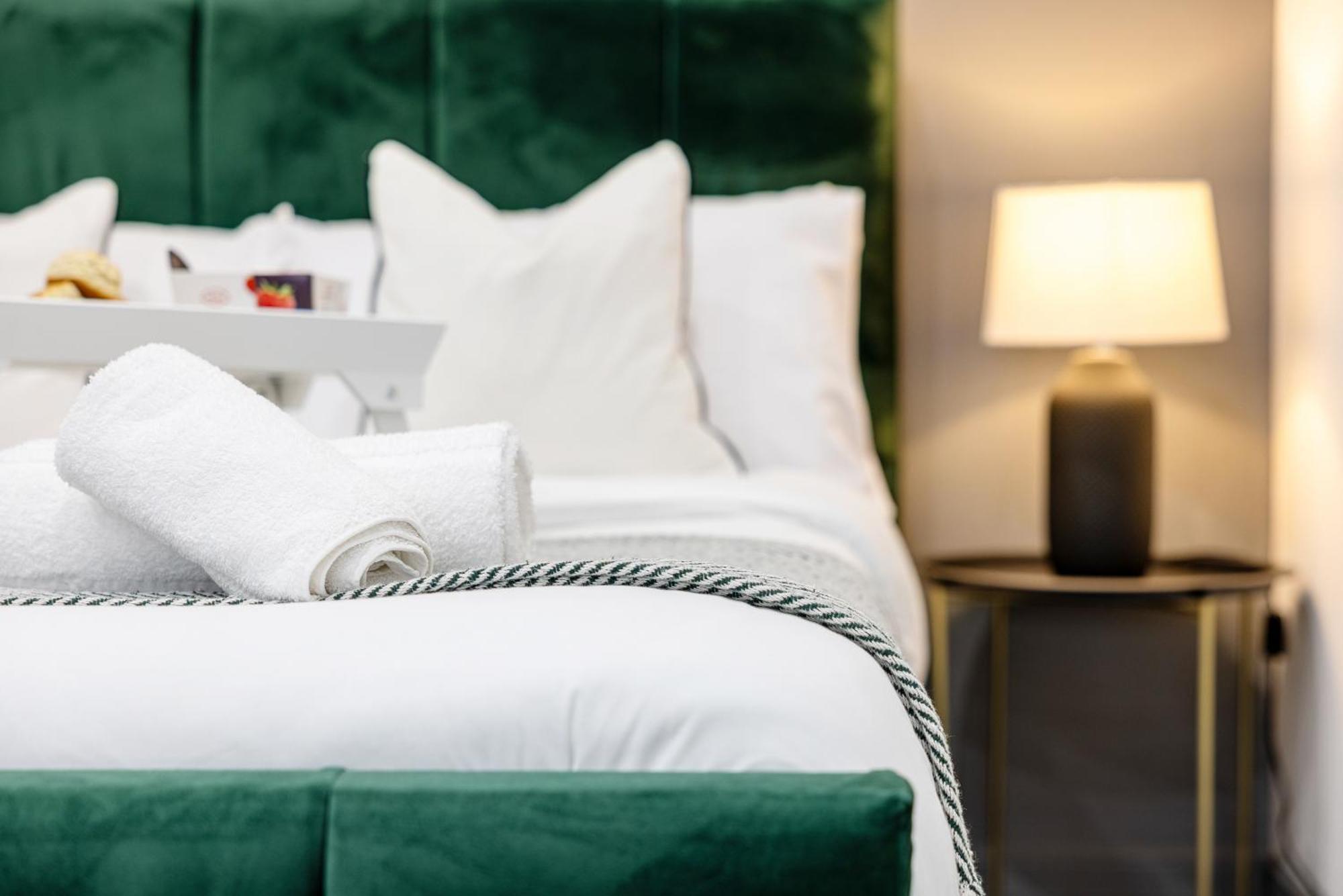 Rnm - Upgraded Business Stay For Travelling Contractors, All Amenities, Private Access Entire Place, Kitchen & Washroom, Smart Tv, Easy Access, Parking Nearby Cradley Heath Exteriör bild