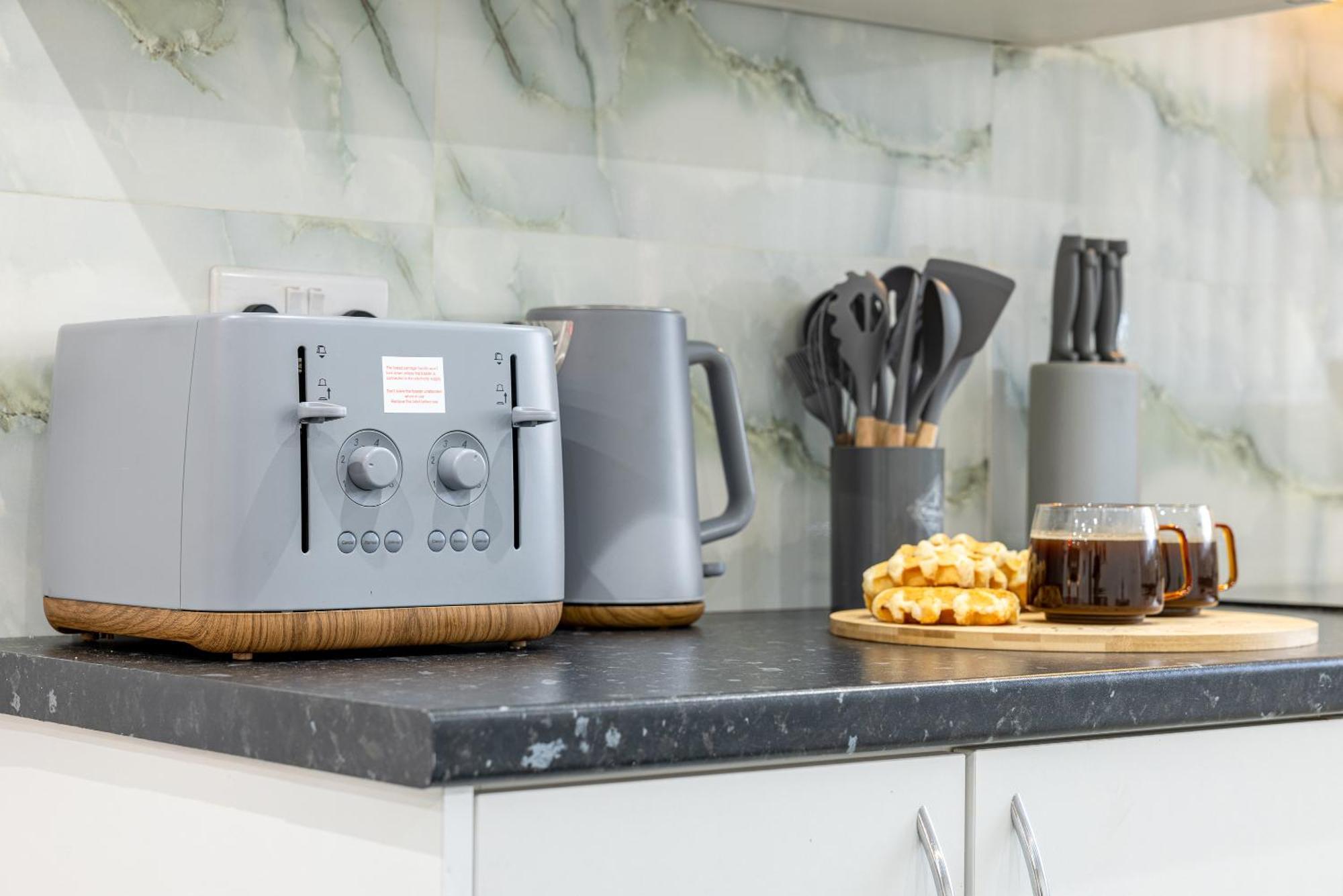 Rnm - Upgraded Business Stay For Travelling Contractors, All Amenities, Private Access Entire Place, Kitchen & Washroom, Smart Tv, Easy Access, Parking Nearby Cradley Heath Exteriör bild